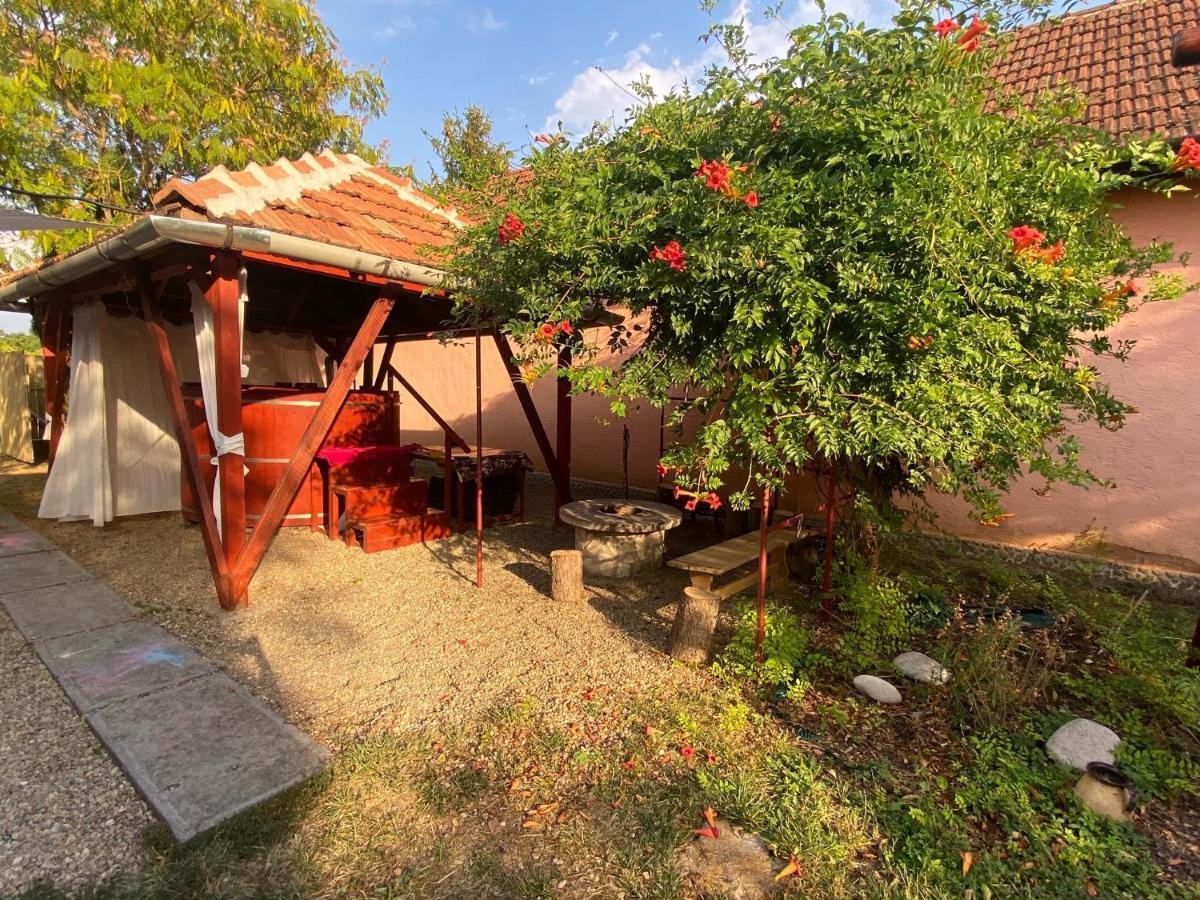 Árpád nyaralóház Sarud Exterior foto