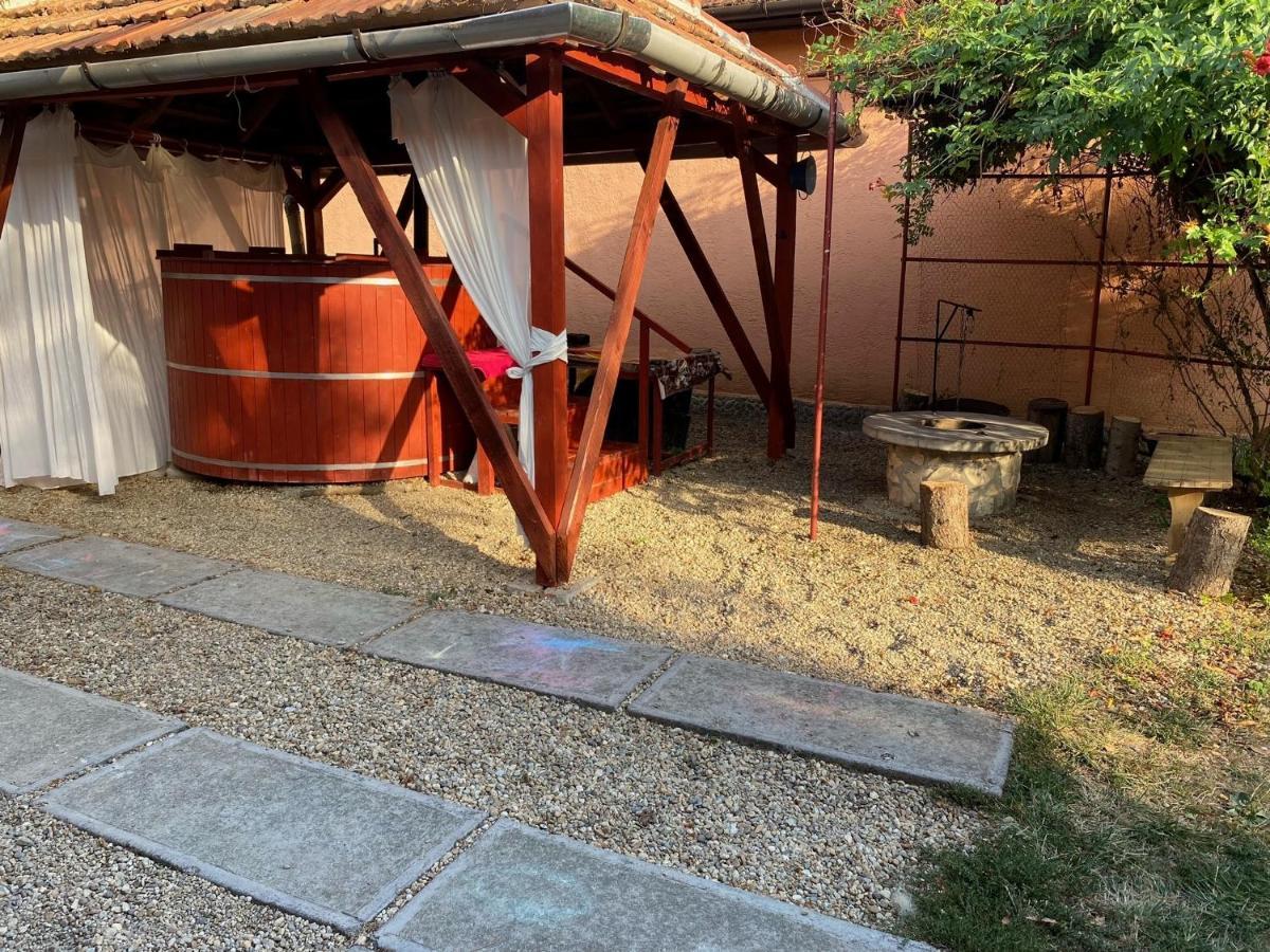 Árpád nyaralóház Sarud Exterior foto