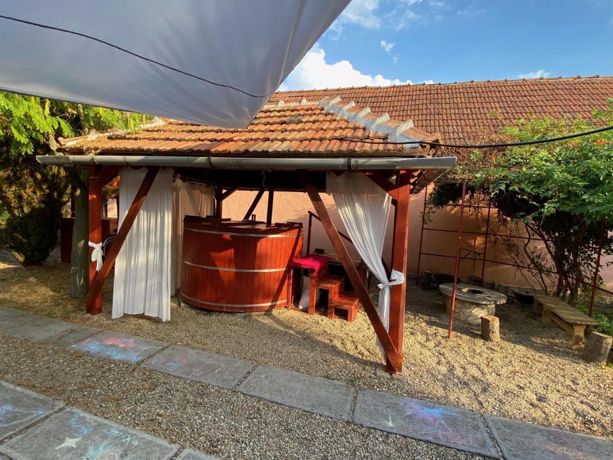 Árpád nyaralóház Sarud Exterior foto