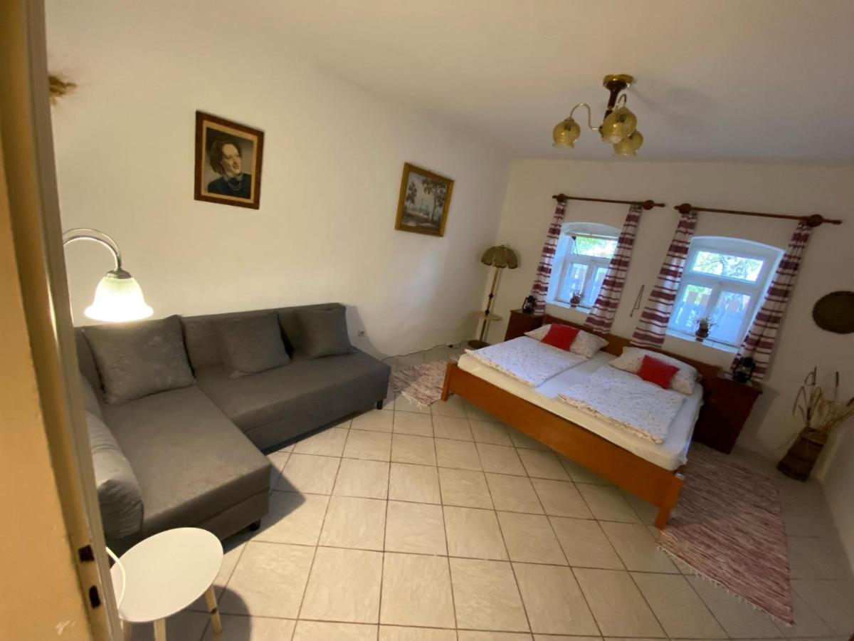 Árpád nyaralóház Sarud Exterior foto