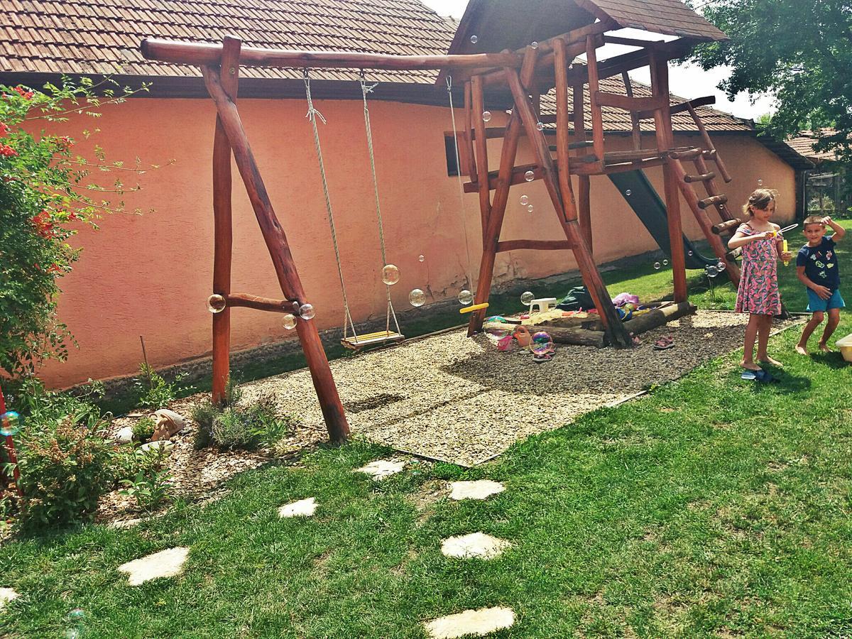 Árpád nyaralóház Sarud Exterior foto