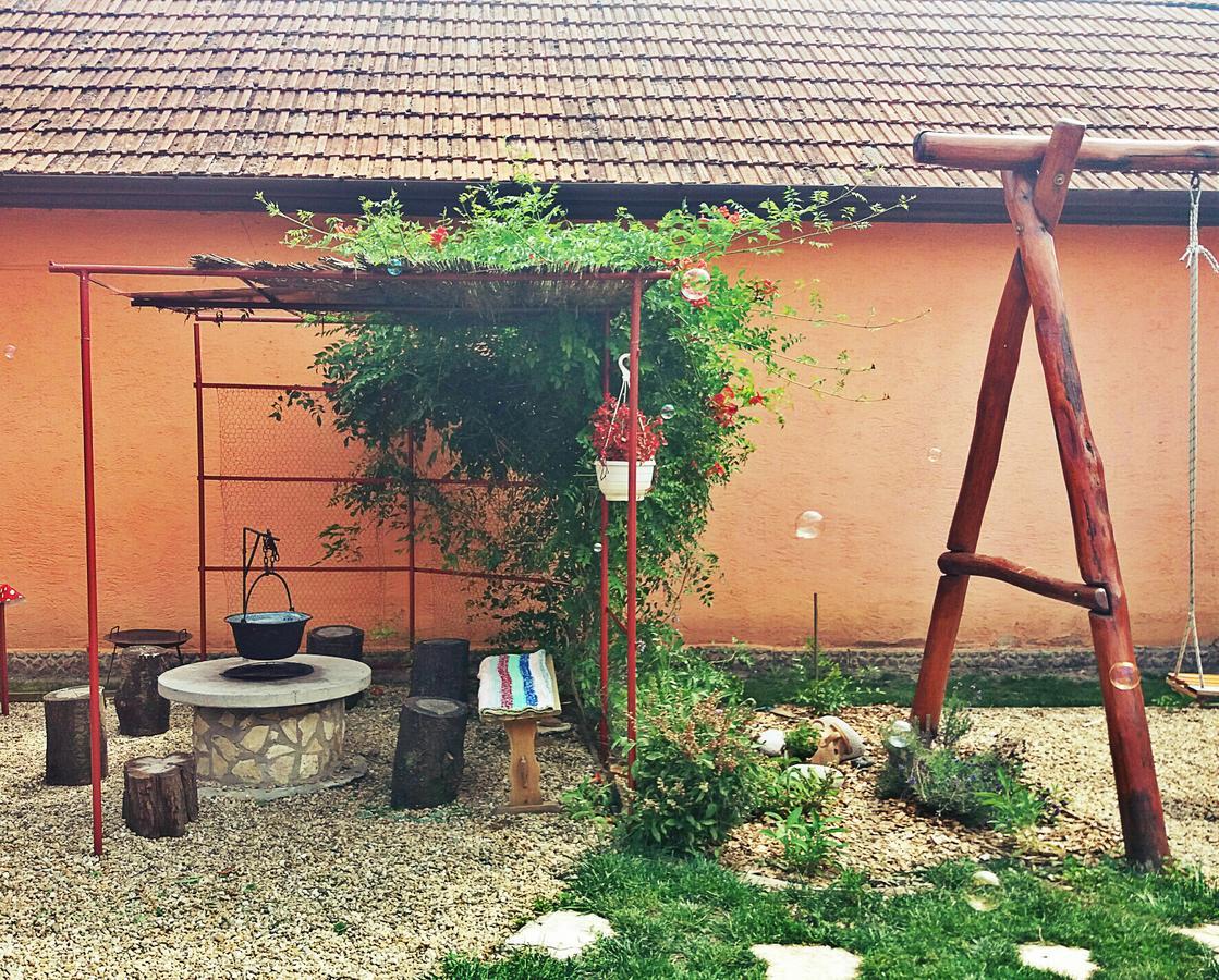 Árpád nyaralóház Sarud Exterior foto