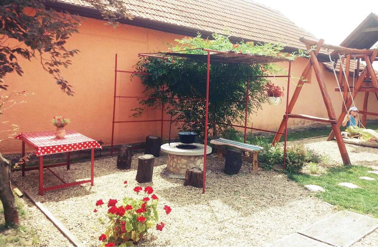 Árpád nyaralóház Sarud Exterior foto