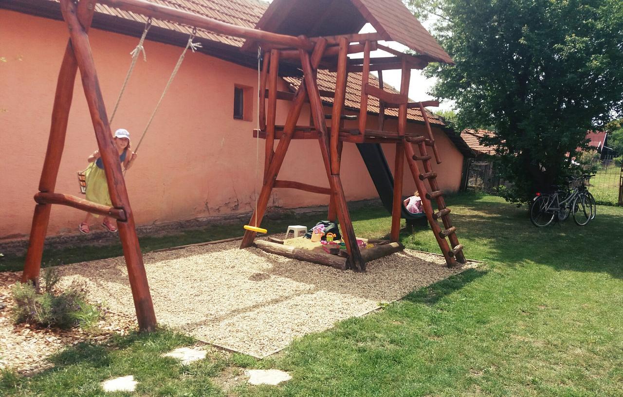 Árpád nyaralóház Sarud Exterior foto