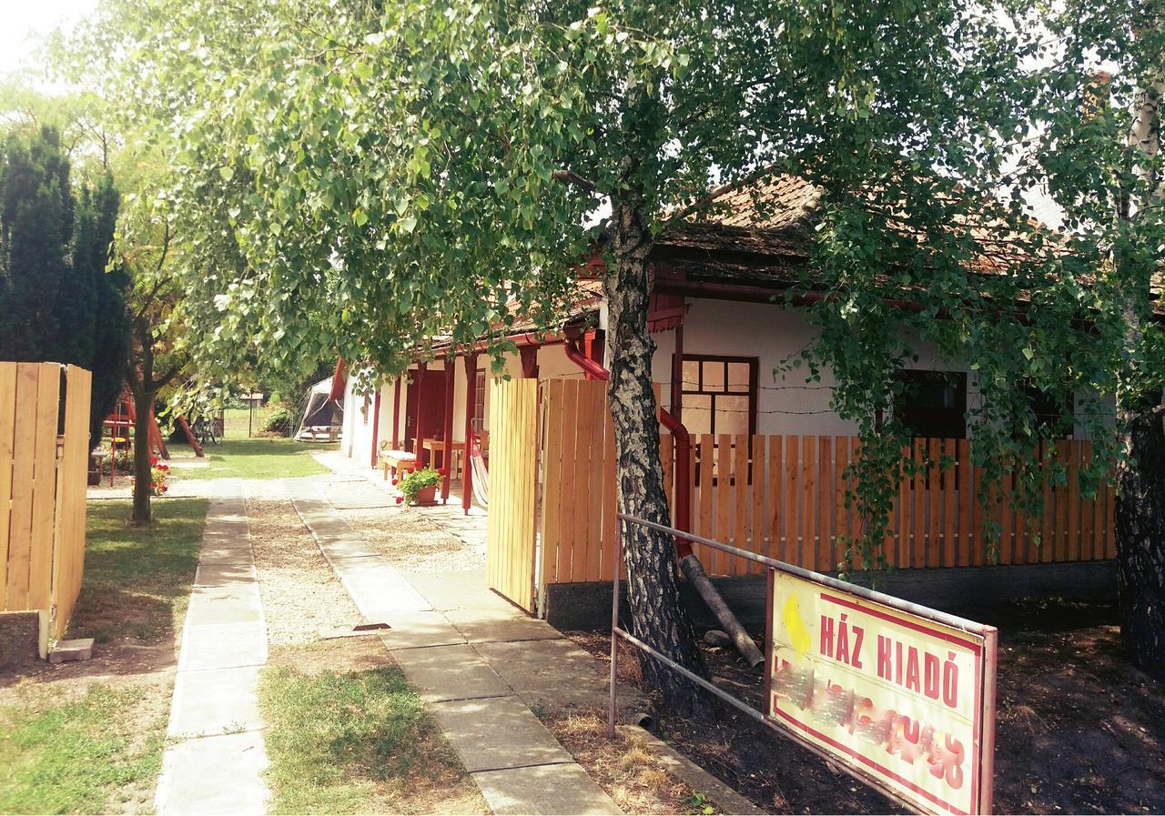 Árpád nyaralóház Sarud Exterior foto
